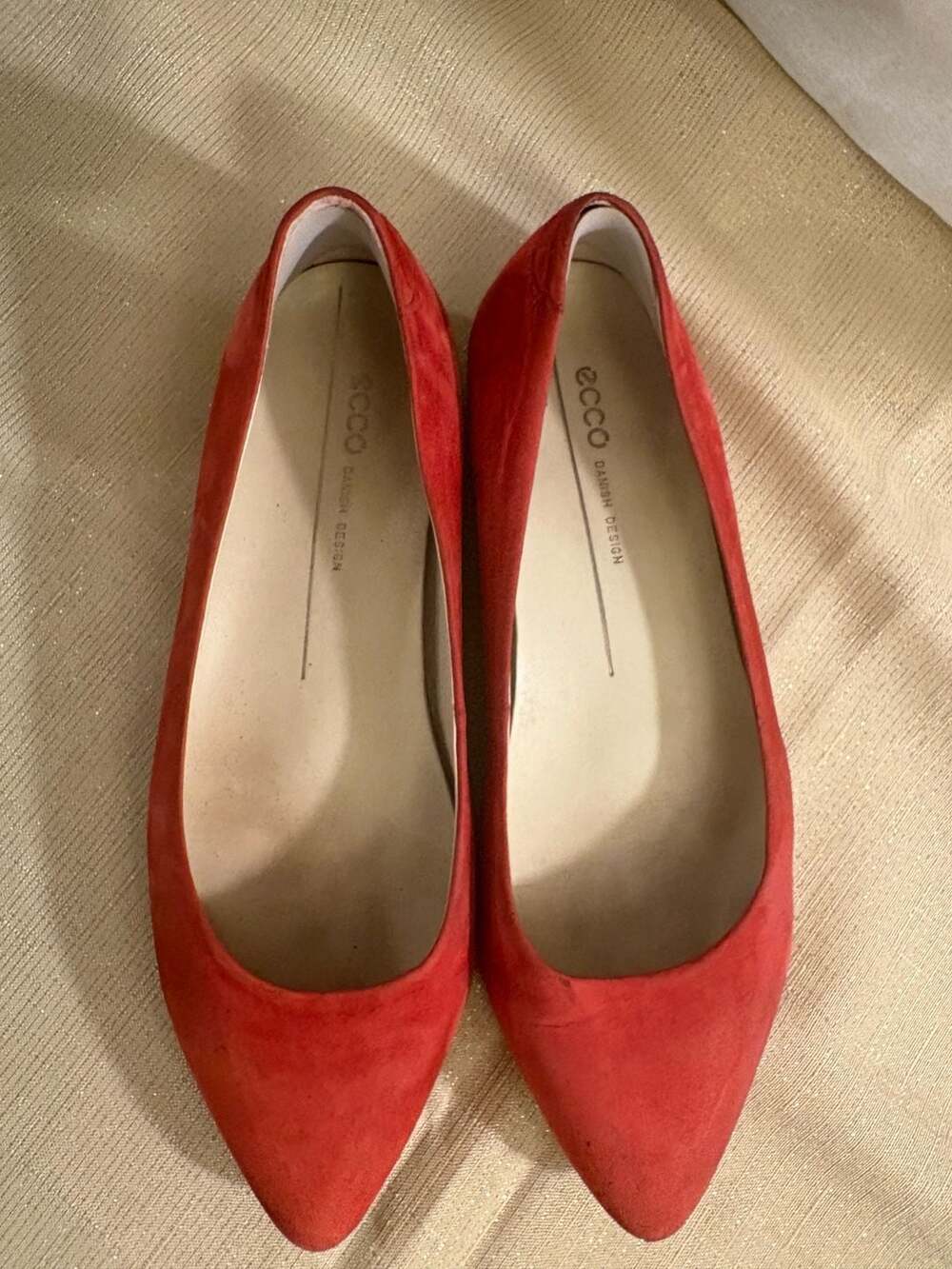 Ecco Esatto Flat Red Suede Pointed Toe Ballet Flats - Picture 3 of 10